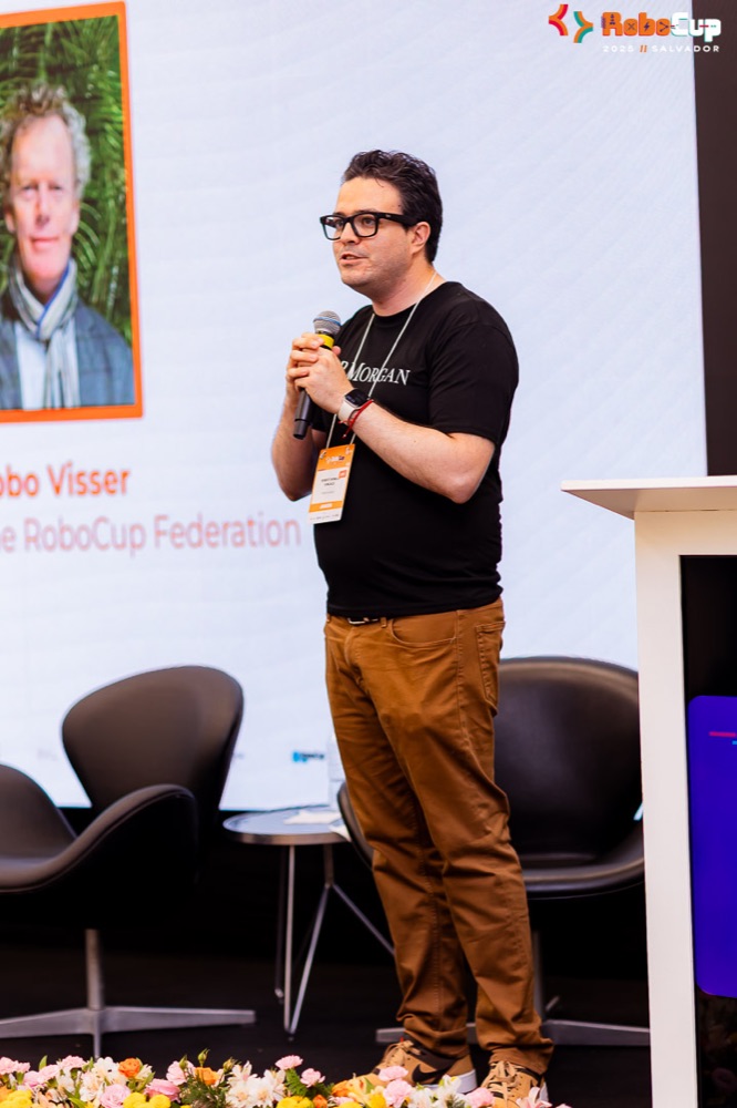 Roberto Bonilla presenting at RoboCup 2025, Salvador